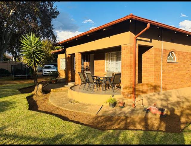 3 BEDROOM HOUSE FOR SALE IN VANDERBIJLPARK CW 6